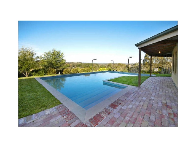 143 Black Gully Road, Diamond Creek VIC 3089