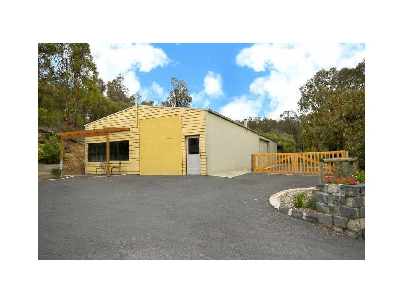 143 Black Gully Road, Diamond Creek VIC 3089