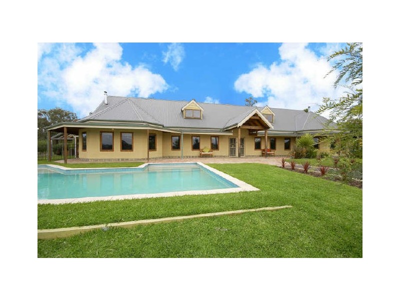 143 Black Gully Road, Diamond Creek VIC 3089