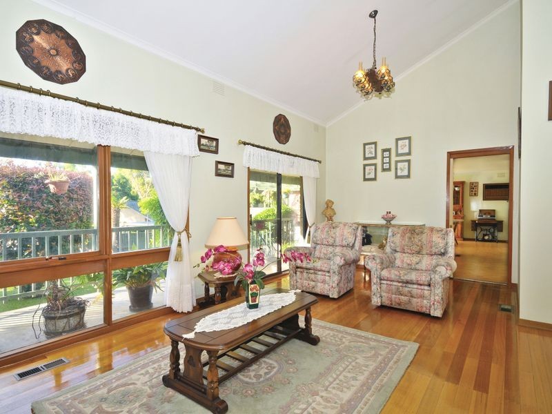 6 Scarlet Ash Court, Eltham VIC 3095