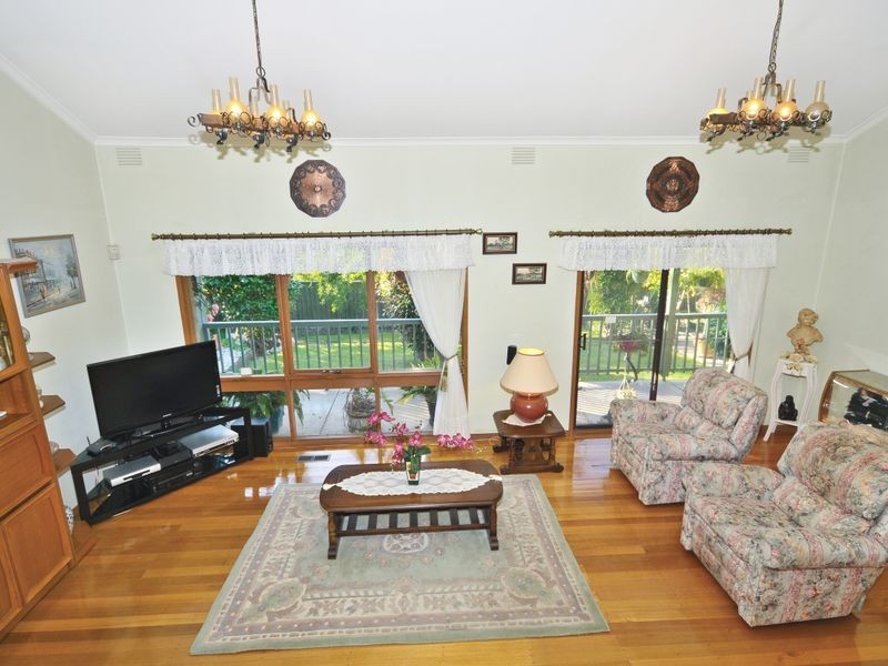 6 Scarlet Ash Court, Eltham VIC 3095