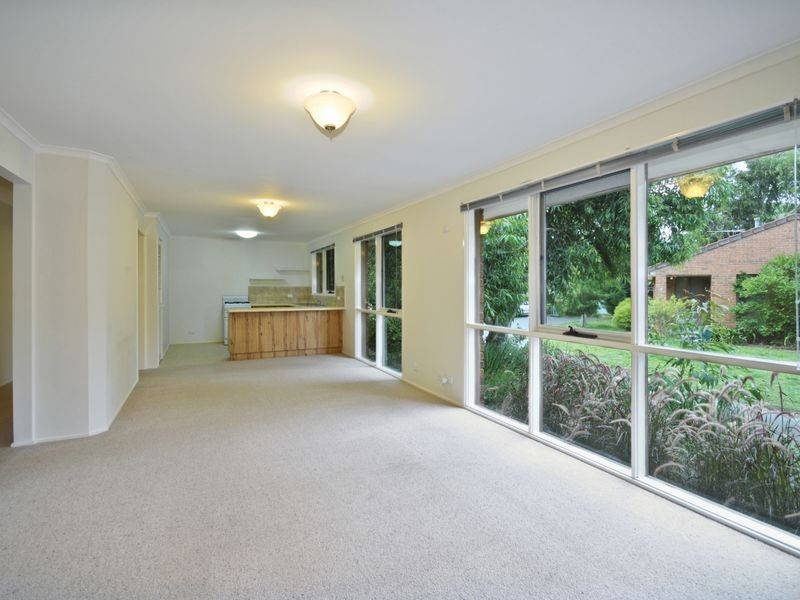 2/1 Coolabah Drive, Eltham VIC 3095