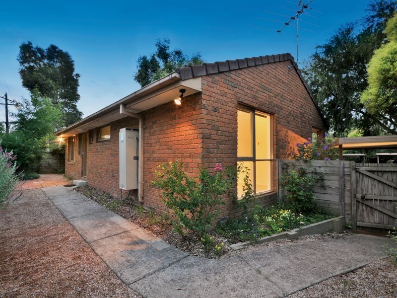 2/1 Coolabah Drive, Eltham VIC 3095