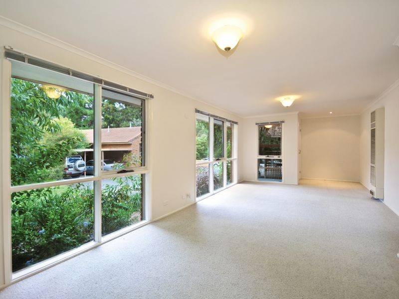 2/1 Coolabah Drive, Eltham VIC 3095