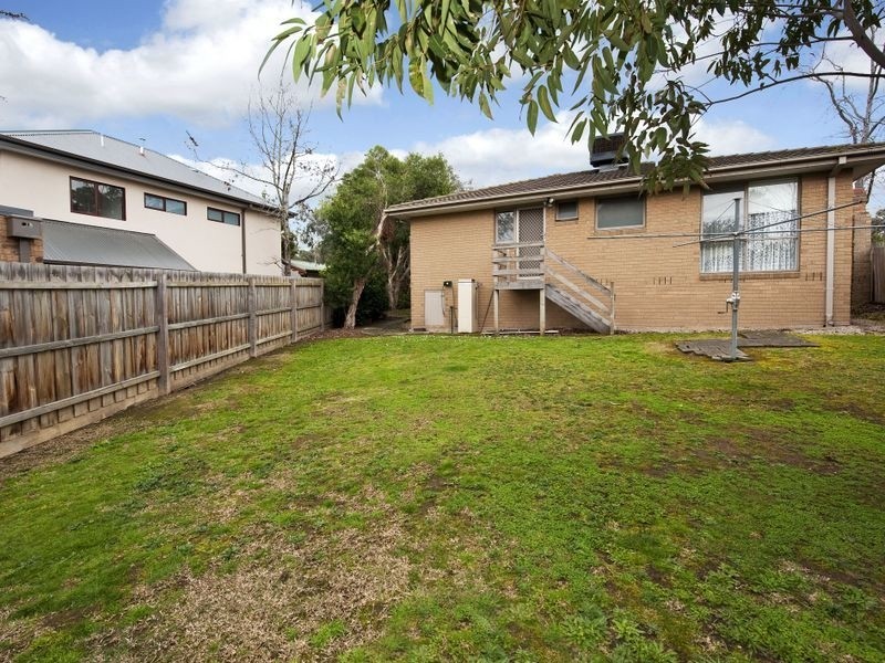 House 2/10 St Helena Road, Greensborough VIC 3088