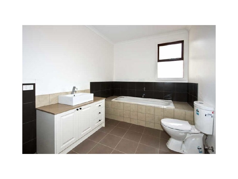 1/33 Silver Street, Eltham VIC 3095