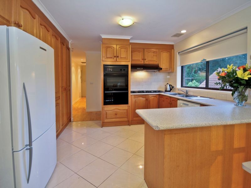 19 Acheron Crescent, Eltham North VIC 3095