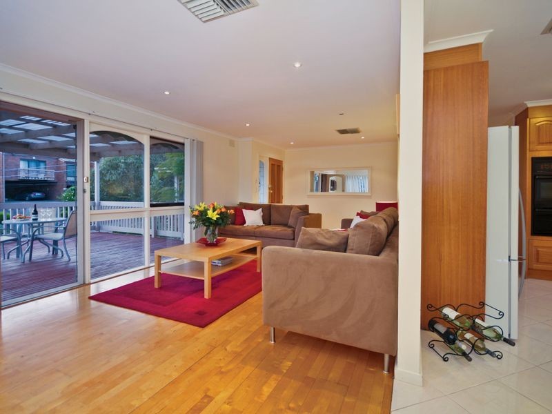 19 Acheron Crescent, Eltham North VIC 3095