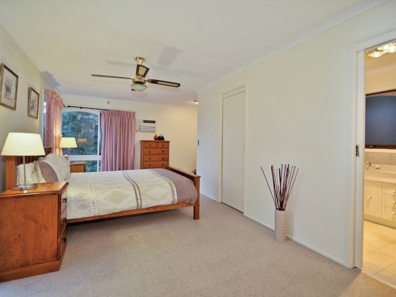 19 Acheron Crescent, Eltham North VIC 3095