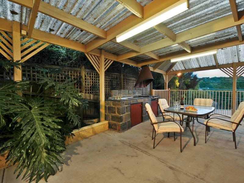 19 Acheron Crescent, Eltham North VIC 3095