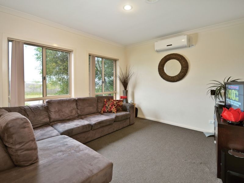 6 Melzak Way, Berwick VIC 3806