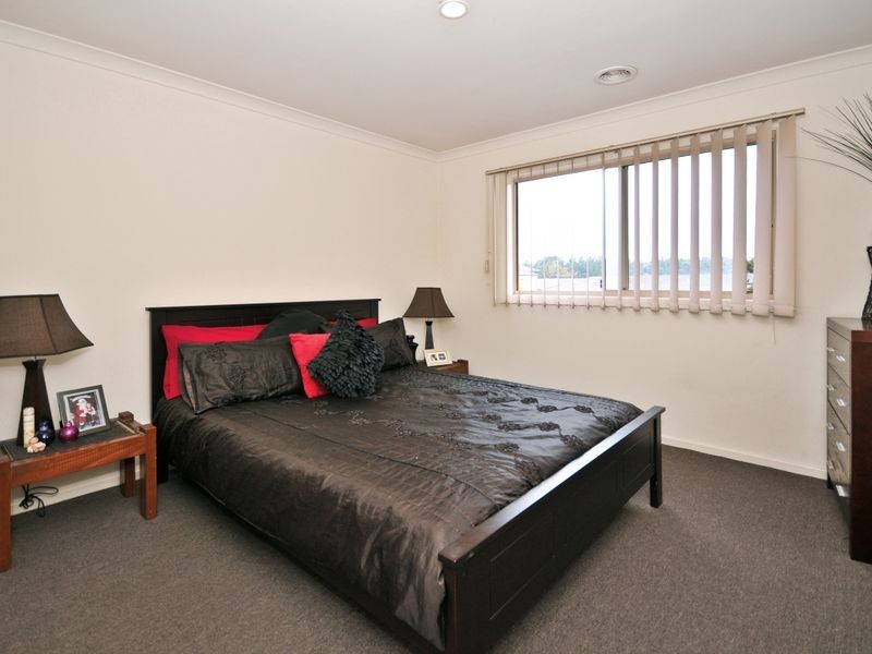 6 Melzak Way, Berwick VIC 3806