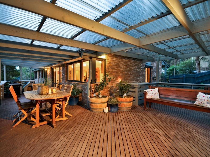 27 Hillcrest Road, Eltham North VIC 3095