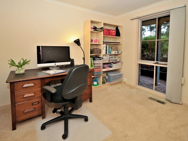 27 Hillcrest Road, Eltham North VIC 3095