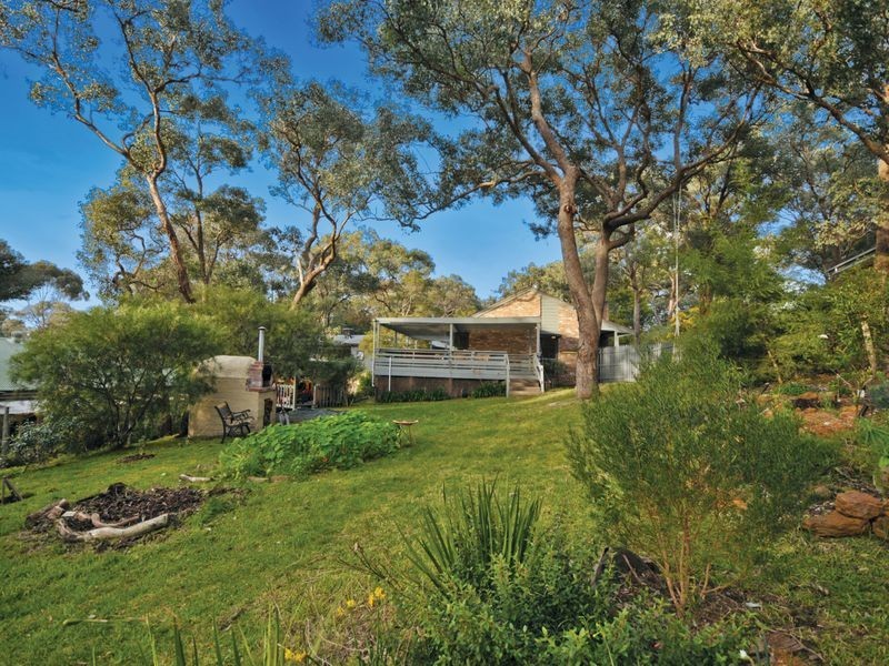 27 Hillcrest Road, Eltham North VIC 3095