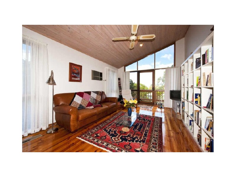 2/290 St Helena Road, St Helena VIC 3088