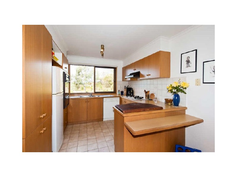 2/290 St Helena Road, St Helena VIC 3088