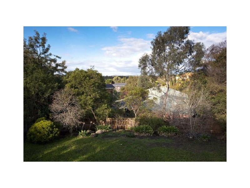 2/290 St Helena Road, St Helena VIC 3088