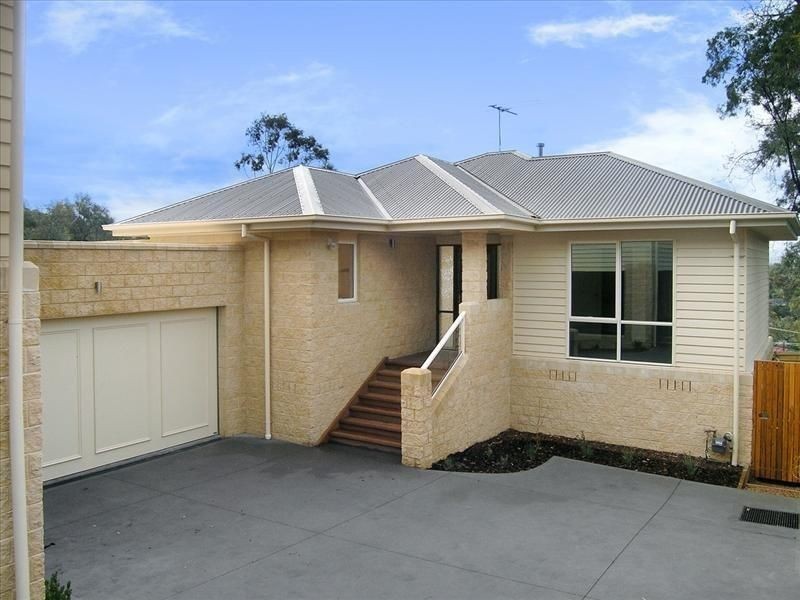 2/28 Reichelt Avenue, Montmorency VIC 3094