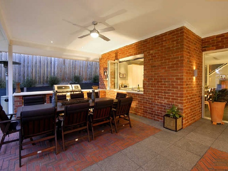 5 Charles Condor Place, Briar Hill VIC 3088