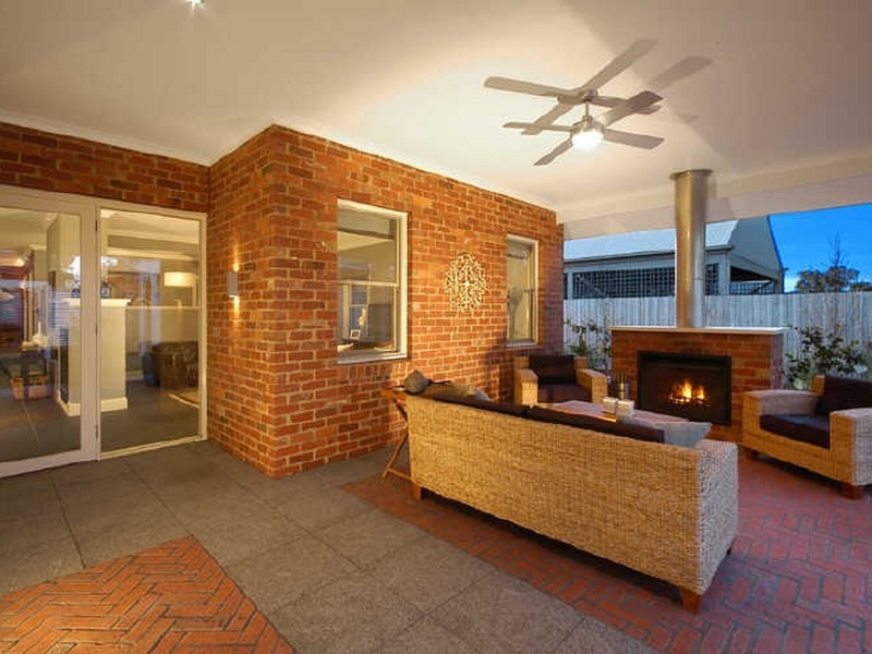 5 Charles Condor Place, Briar Hill VIC 3088