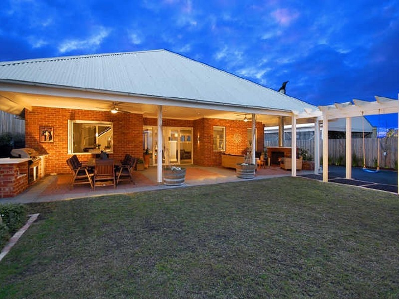 5 Charles Condor Place, Briar Hill VIC 3088