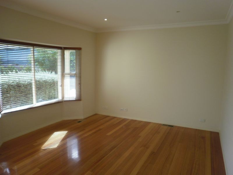 2/16 Beaumont Street, Watsonia VIC 3087