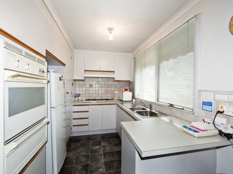 2/100 St Helena Road, Briar Hill VIC 3088