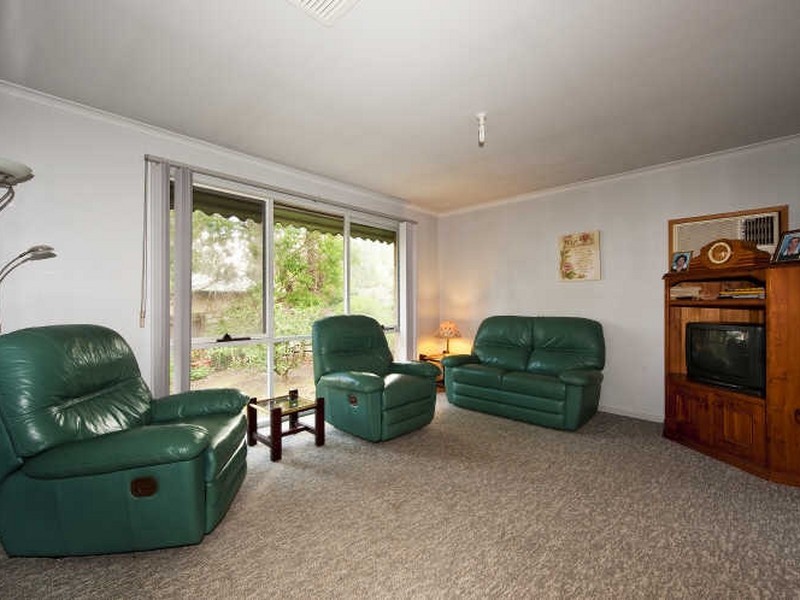 2/100 St Helena Road, Briar Hill VIC 3088