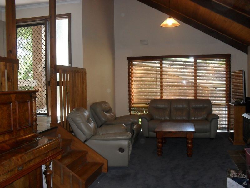 1 Carlyle Close, Hurstbridge VIC 3099