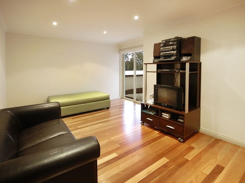 6 Foster Road, Eltham VIC 3095