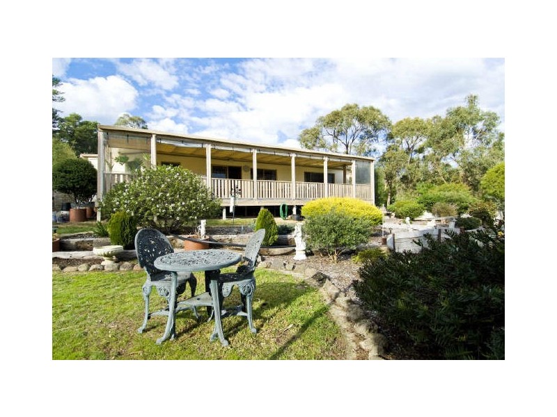10 Youngs Road, St Andrews VIC 3761
