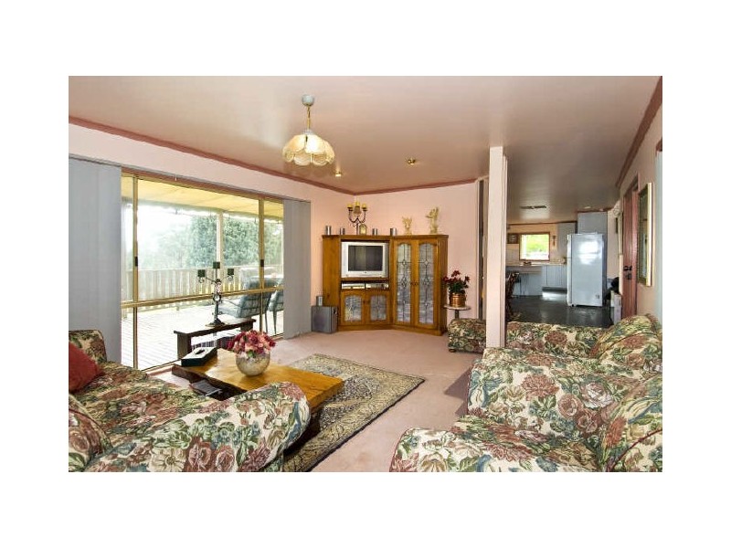 10 Youngs Road, St Andrews VIC 3761