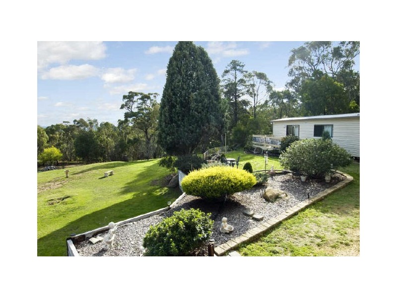 10 Youngs Road, St Andrews VIC 3761