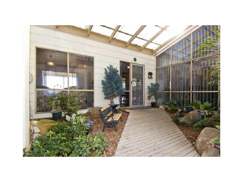 10 Youngs Road, St Andrews VIC 3761