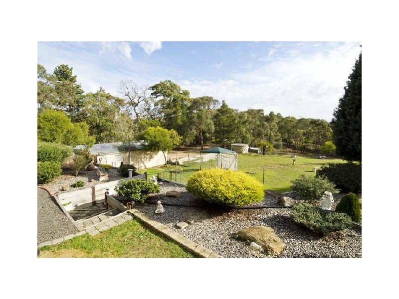 10 Youngs Road, St Andrews VIC 3761