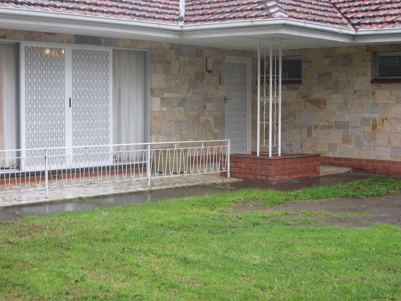 2 Kelly Road, Valley View SA 5093