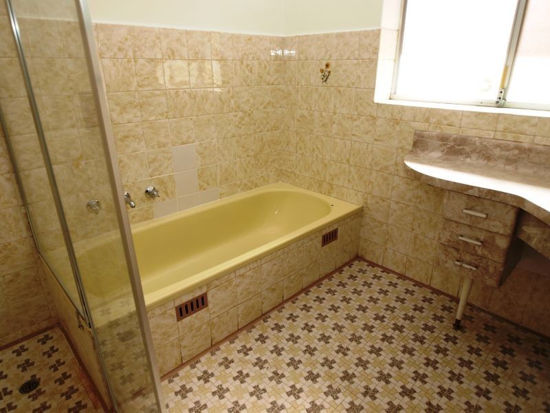 2 Kelly Road, Valley View SA 5093