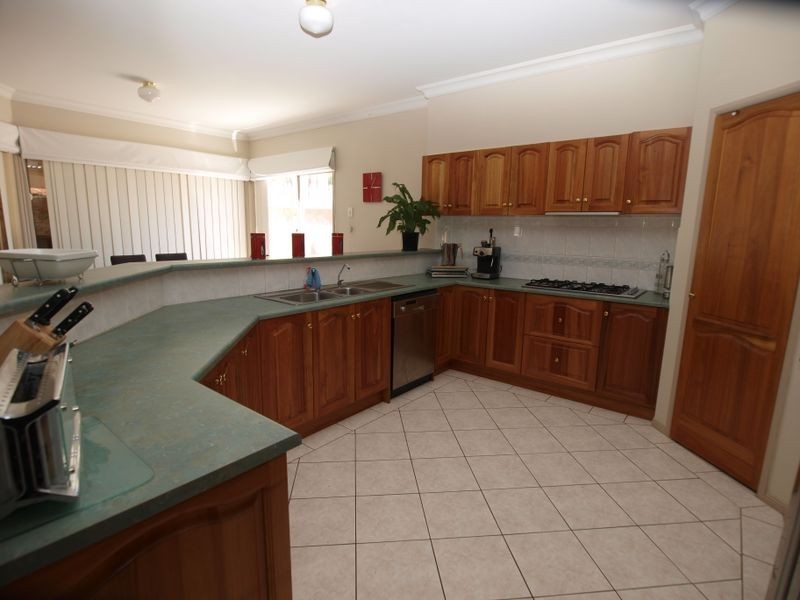 1 Riverbank Parade, Gulfview Heights SA 5096