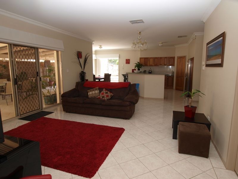 1 Riverbank Parade, Gulfview Heights SA 5096