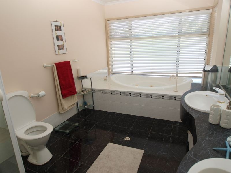 1 Riverbank Parade, Gulfview Heights SA 5096