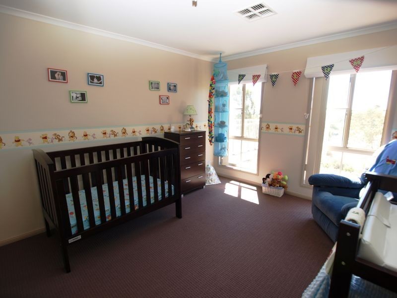 1 Riverbank Parade, Gulfview Heights SA 5096