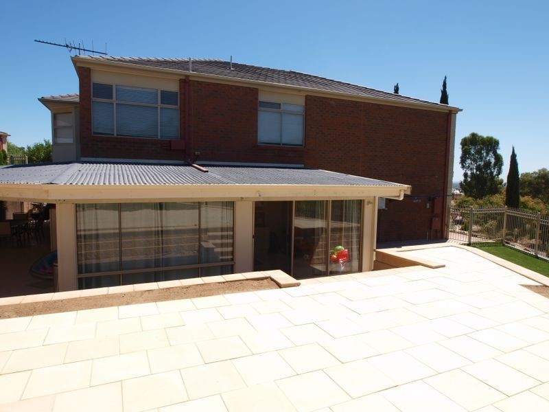 1 Riverbank Parade, Gulfview Heights SA 5096