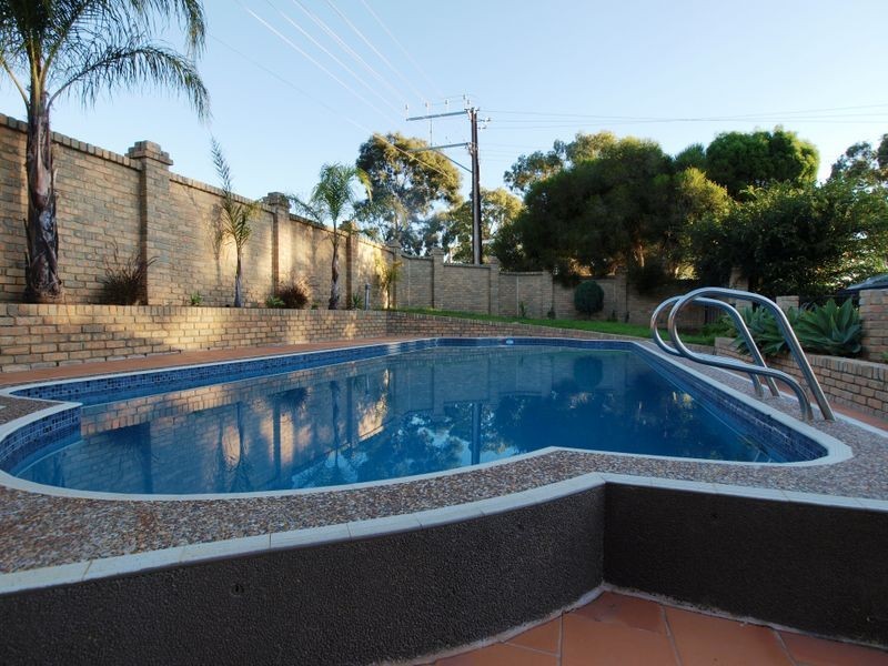 12 Bellvue St, Vista SA 5091