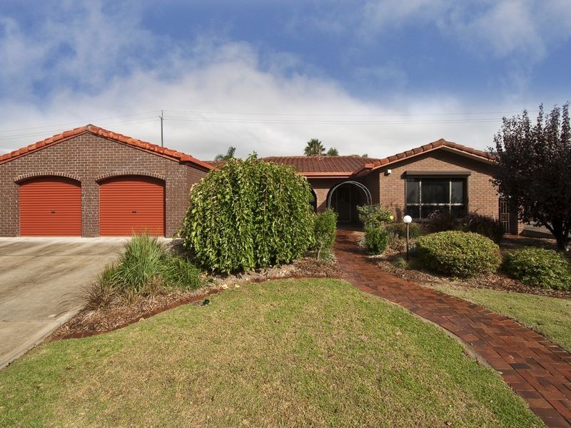 6 Roberts Cres, Hope Valley SA 5090