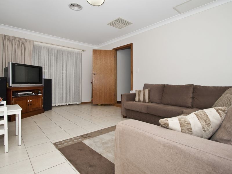 6 Roberts Cres, Hope Valley SA 5090