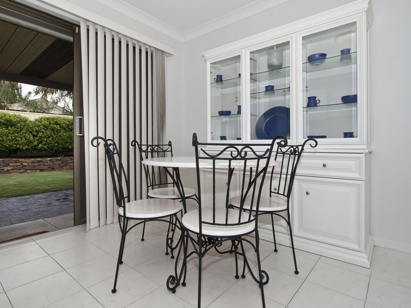 6 Roberts Cres, Hope Valley SA 5090