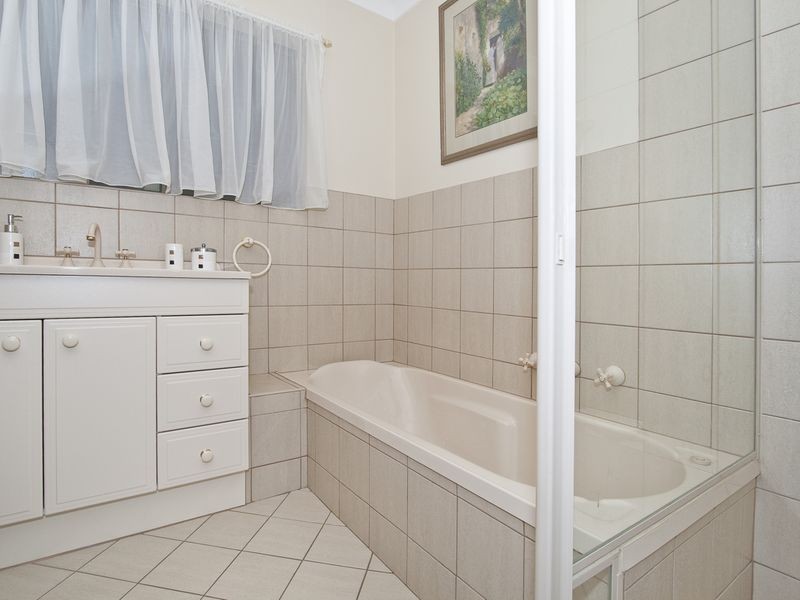 6 Roberts Cres, Hope Valley SA 5090