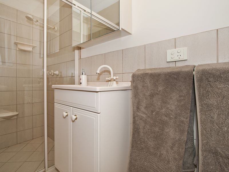 6 Roberts Cres, Hope Valley SA 5090