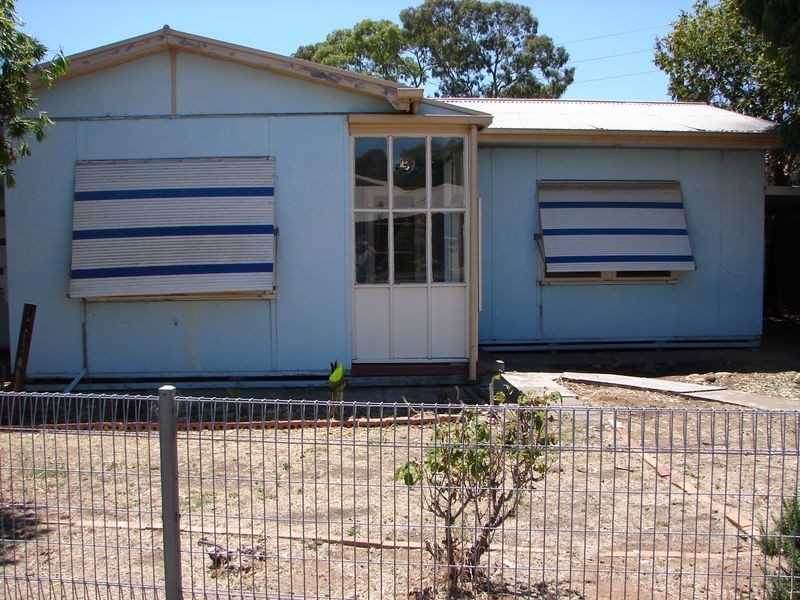 4 Gilles Crescent, Hillcrest SA 5086